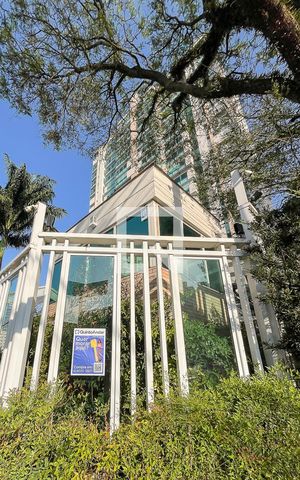 Apartamento à venda com 264m², 4 quartos e 4 vagasFachada + plaquinha
