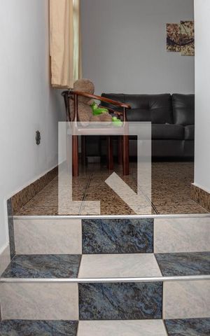 Casa à venda com 213m², 2 quartos e 2 vagas Casa à venda com 213m², 2 quartos e 2 vagasEscada