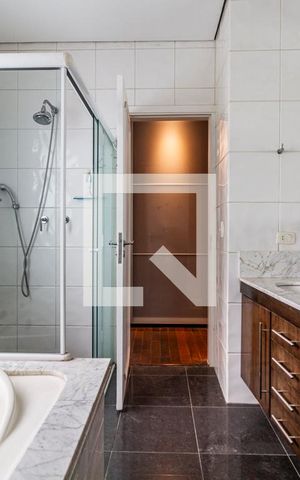Apartamento à venda com 228m², 3 quartos e 2 vagas Apartamento à venda com 228m², 3 quartos e 2 vagasBanheiro da Suíte 2