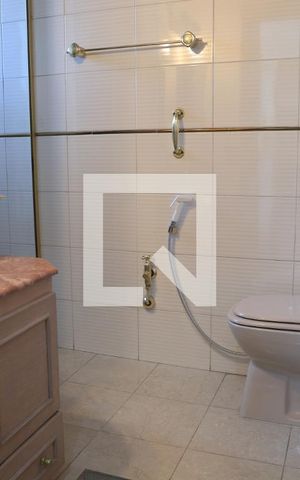 Casa para alugar com 140m², 3 quartos e 3 vagasBanheiro Social