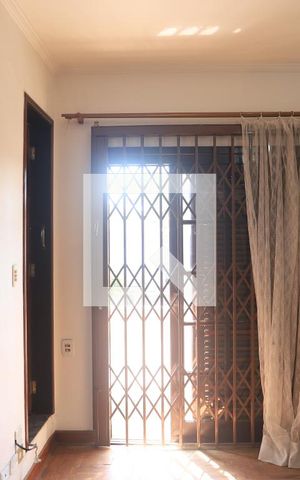Casa para alugar com 140m², 3 quartos e 3 vagasSuite