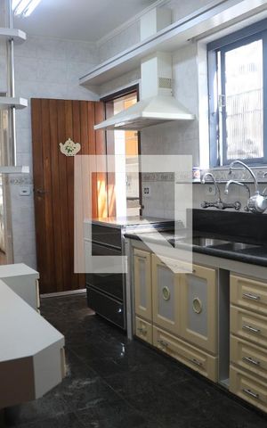 Casa para alugar com 140m², 3 quartos e 3 vagasCozinha