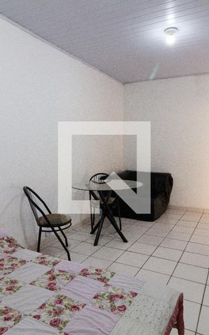 Casa à venda com 180m², 2 quartos e 2 vagas Casa à venda com 180m², 2 quartos e 2 vagasEdícula