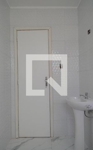 Casa à venda com 82m², 2 quartos e 1 vaga Casa à venda com 82m², 2 quartos e 1 vagaBanheiro