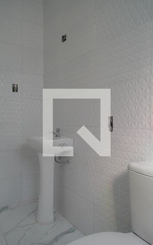 Casa à venda com 82m², 2 quartos e 1 vaga Casa à venda com 82m², 2 quartos e 1 vagaBanheiro