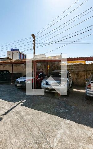Casa à venda com 245m², 3 quartos e 25 vagas Casa à venda com 245m², 3 quartos e 25 vagasGaragem
