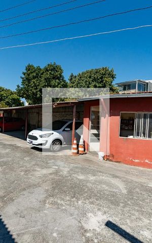 Casa à venda com 245m², 3 quartos e 25 vagas Casa à venda com 245m², 3 quartos e 25 vagasGaragem