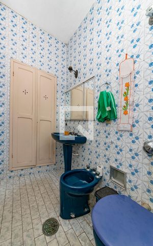 Casa à venda com 245m², 3 quartos e 25 vagas Casa à venda com 245m², 3 quartos e 25 vagasBanheiro
