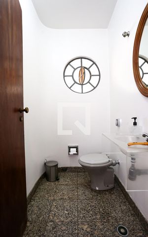 Casa à venda com 220m², 3 quartos e 4 vagas Casa à venda com 220m², 3 quartos e 4 vagasLavabo