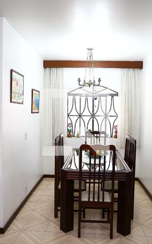 Casa à venda com 220m², 3 quartos e 4 vagas Casa à venda com 220m², 3 quartos e 4 vagasSala