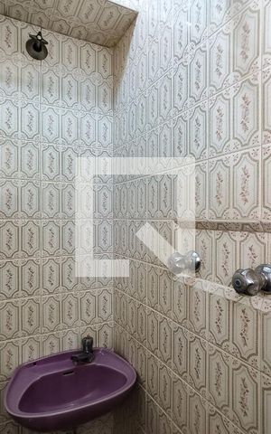 Casa à venda com 63m², 2 quartos e sem vaga Casa à venda com 63m², 2 quartos e sem vagaBanheiro de serviço