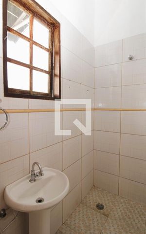 Casa para alugar com 100m², 2 quartos e sem vagaBanheiro da Suíte