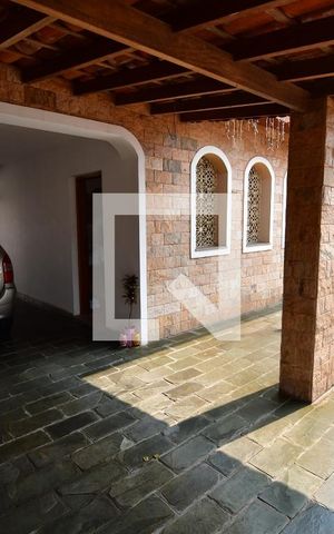 Casa à venda com 273m², 4 quartos e 2 vagasGaragem