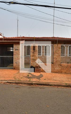 Casa à venda com 273m², 4 quartos e 2 vagasFachada