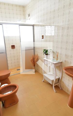 Casa à venda com 273m², 4 quartos e 2 vagasBanheiro