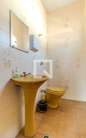 Casa à venda com 210m², 5 quartos e 3 vagasBanheiro da Suíte 2