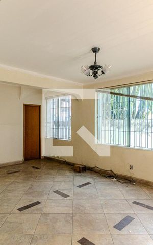 Casa à venda com 210m², 5 quartos e 3 vagasSala