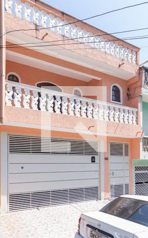 Casa à venda com 169m², 3 quartos e 2 vagasFachada