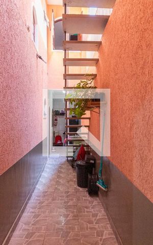 Casa à venda com 169m², 3 quartos e 2 vagasCorredor externo