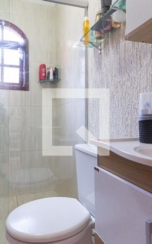 Casa à venda com 169m², 3 quartos e 2 vagasBanheiro da suíte