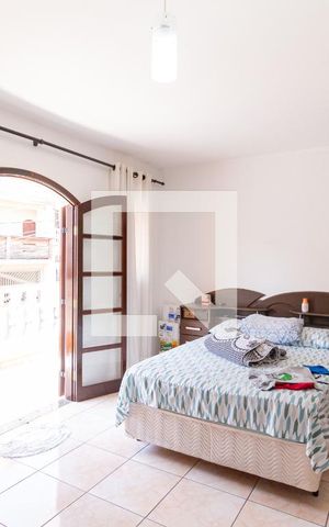 Casa à venda com 169m², 3 quartos e 2 vagasSuíte