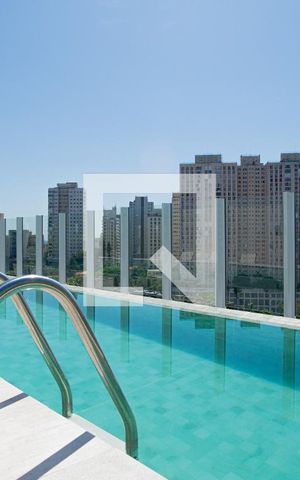 Studio para alugar com 42m², 1 quarto e sem vaga Studio para alugar com 42m², 1 quarto e sem vagaÁrea comum - Piscina