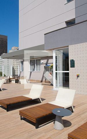 Studio para alugar com 42m², 1 quarto e sem vaga Studio para alugar com 42m², 1 quarto e sem vagaÁrea comum - Piscina