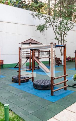 Apartamento à venda com 136m², 3 quartos e 3 vagas Apartamento à venda com 136m², 3 quartos e 3 vagasÁrea comum - Playground