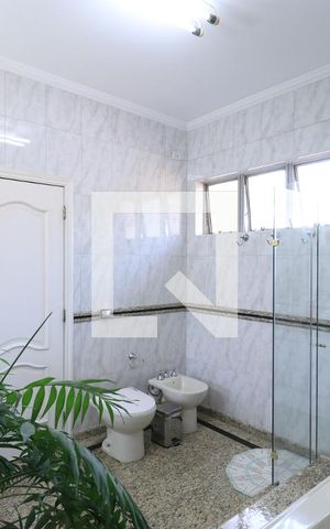 Casa à venda com 650m², 4 quartos e 5 vagasBanheiro da Suíte 2