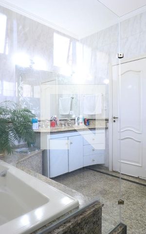 Casa à venda com 650m², 4 quartos e 5 vagasBanheiro da Suíte 2