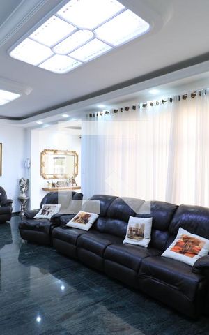 Casa à venda com 650m², 4 quartos e 5 vagasSala