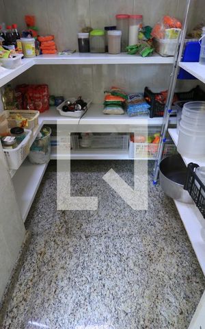 Casa à venda com 650m², 4 quartos e 5 vagasDespensa