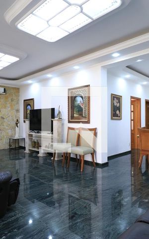Casa à venda com 650m², 4 quartos e 5 vagasSala