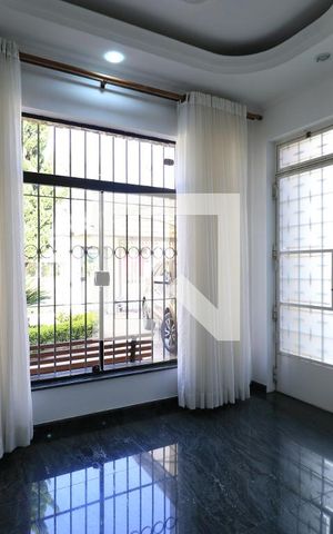 Casa à venda com 650m², 4 quartos e 5 vagasDetalhe Sala
