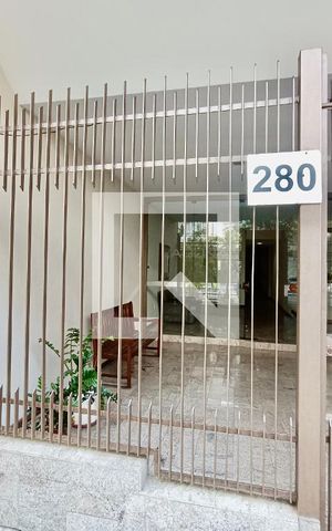 Apartamento para alugar com 144m², 4 quartos e 1 vagaFachada com cartaz QA