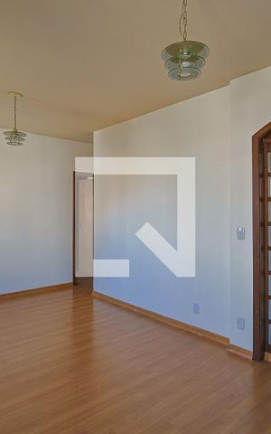 Casa à venda com 300m², 6 quartos e 2 vagas Casa à venda com 300m², 6 quartos e 2 vagasQuarto