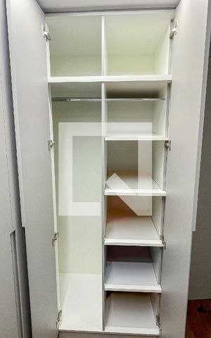 Studio à venda com 54m², 1 quarto e 1 vaga Studio à venda com 54m², 1 quarto e 1 vagaRoupeiro