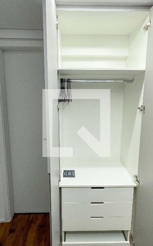 Studio à venda com 54m², 1 quarto e 1 vaga Studio à venda com 54m², 1 quarto e 1 vagaRoupeiro