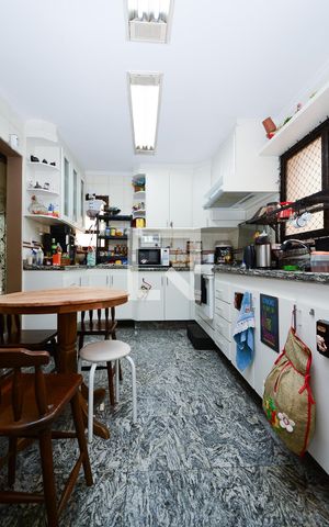 Apartamento à venda com 188m², 4 quartos e 3 vagas Apartamento à venda com 188m², 4 quartos e 3 vagasCozinha