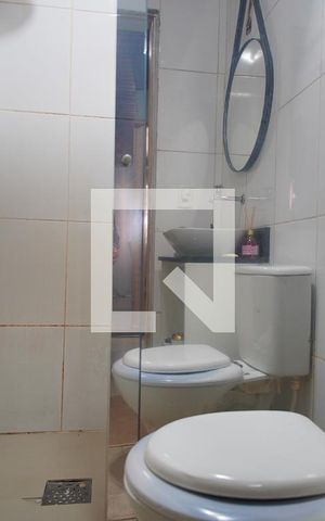 Casa para alugar com 54m², 2 quartos e 2 vagasBanheiro Corredor