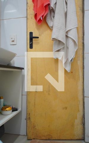 Casa para alugar com 54m², 2 quartos e 2 vagasBanheiro Corredor