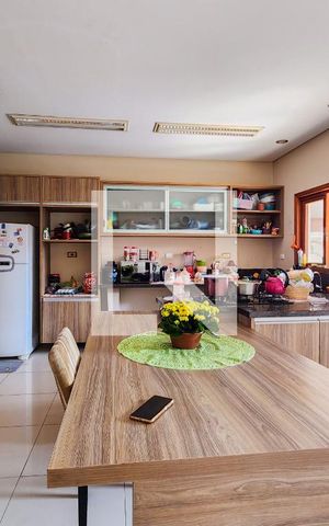 Casa para alugar com 351m², 4 quartos e 5 vagas Casa para alugar com 351m², 4 quartos e 5 vagasCozinha