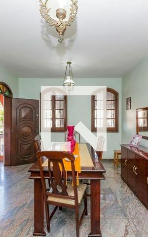 Casa à venda com 384m², 5 quartos e 4 vagas
