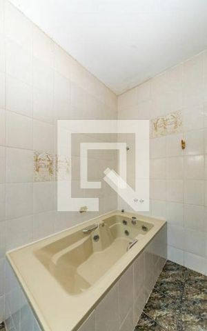 Casa à venda com 384m², 5 quartos e 4 vagas