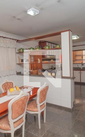 Casa à venda com 434m², 4 quartos e 8 vagas Casa à venda com 434m², 4 quartos e 8 vagasCozinha