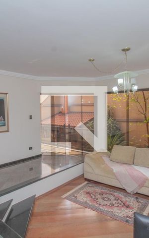 Casa à venda com 434m², 4 quartos e 8 vagas Casa à venda com 434m², 4 quartos e 8 vagasSala