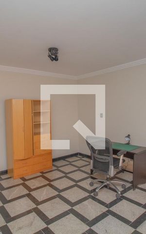 Casa à venda com 434m², 4 quartos e 8 vagas Casa à venda com 434m², 4 quartos e 8 vagasSala intima