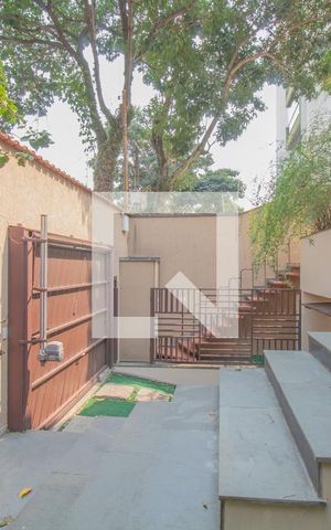Casa à venda com 434m², 4 quartos e 8 vagas Casa à venda com 434m², 4 quartos e 8 vagasÁrea Externa