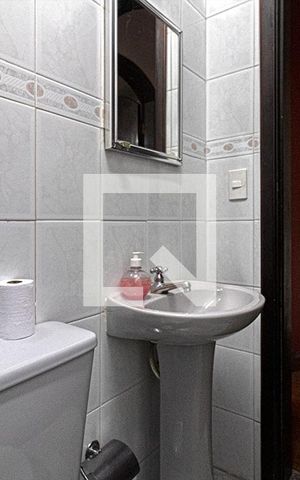 Casa à venda com 169m², 4 quartos e 3 vagas Casa à venda com 169m², 4 quartos e 3 vagasbanheiro social 2