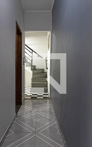 Casa à venda com 169m², 4 quartos e 3 vagas Casa à venda com 169m², 4 quartos e 3 vagascorredor para os comodos